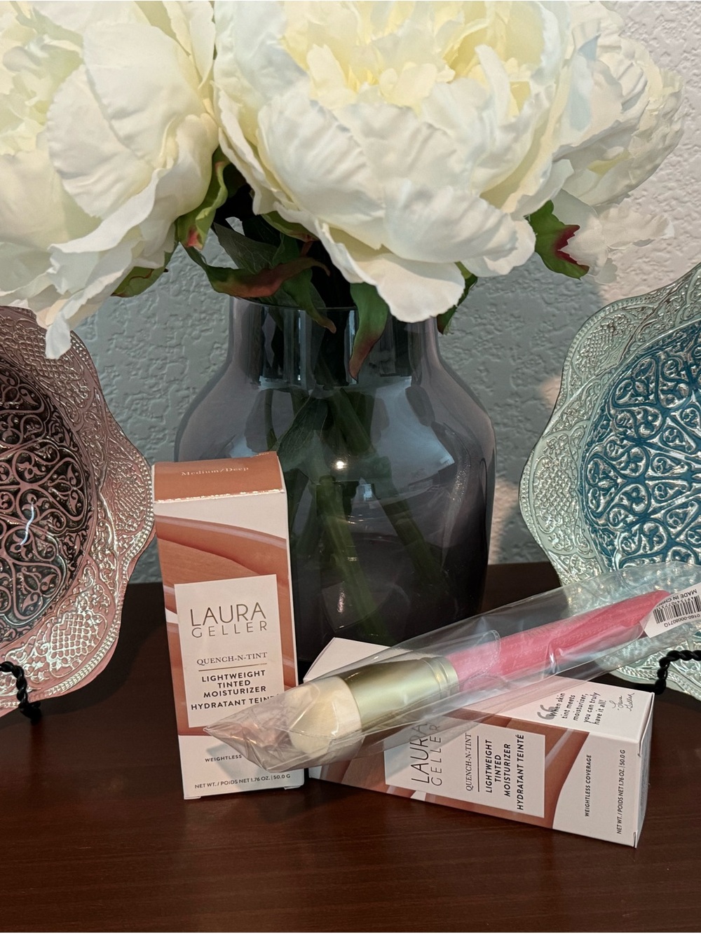 Laura Geller Quench-N-Tint Lightweight Tinted Moisturizer with Brush
